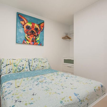 Cozy 2Br Close To Cn Tower & Harbourfront Торонто Екстер'єр фото