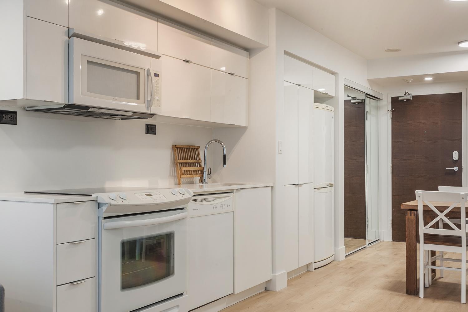 Cozy 2Br Close To Cn Tower & Harbourfront Торонто Екстер'єр фото