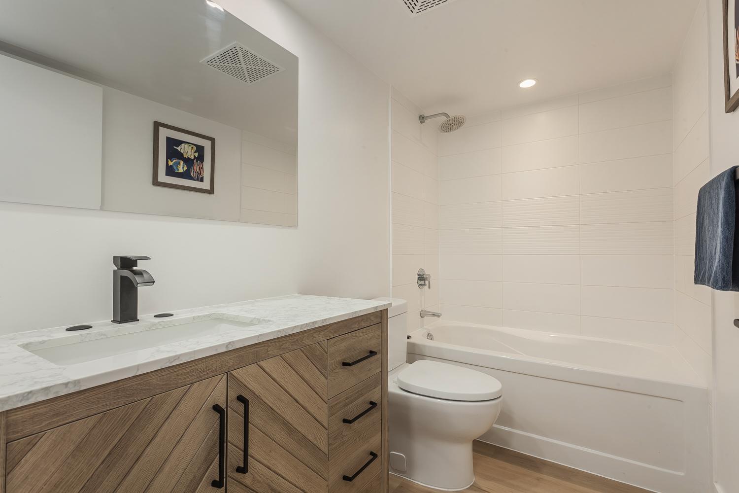 Cozy 2Br Close To Cn Tower & Harbourfront Торонто Екстер'єр фото